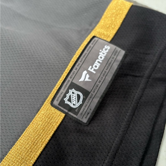 Like New Vegas Golden Knights NHL Hockey Jersey, Y L/XL - Picture 3 of 4